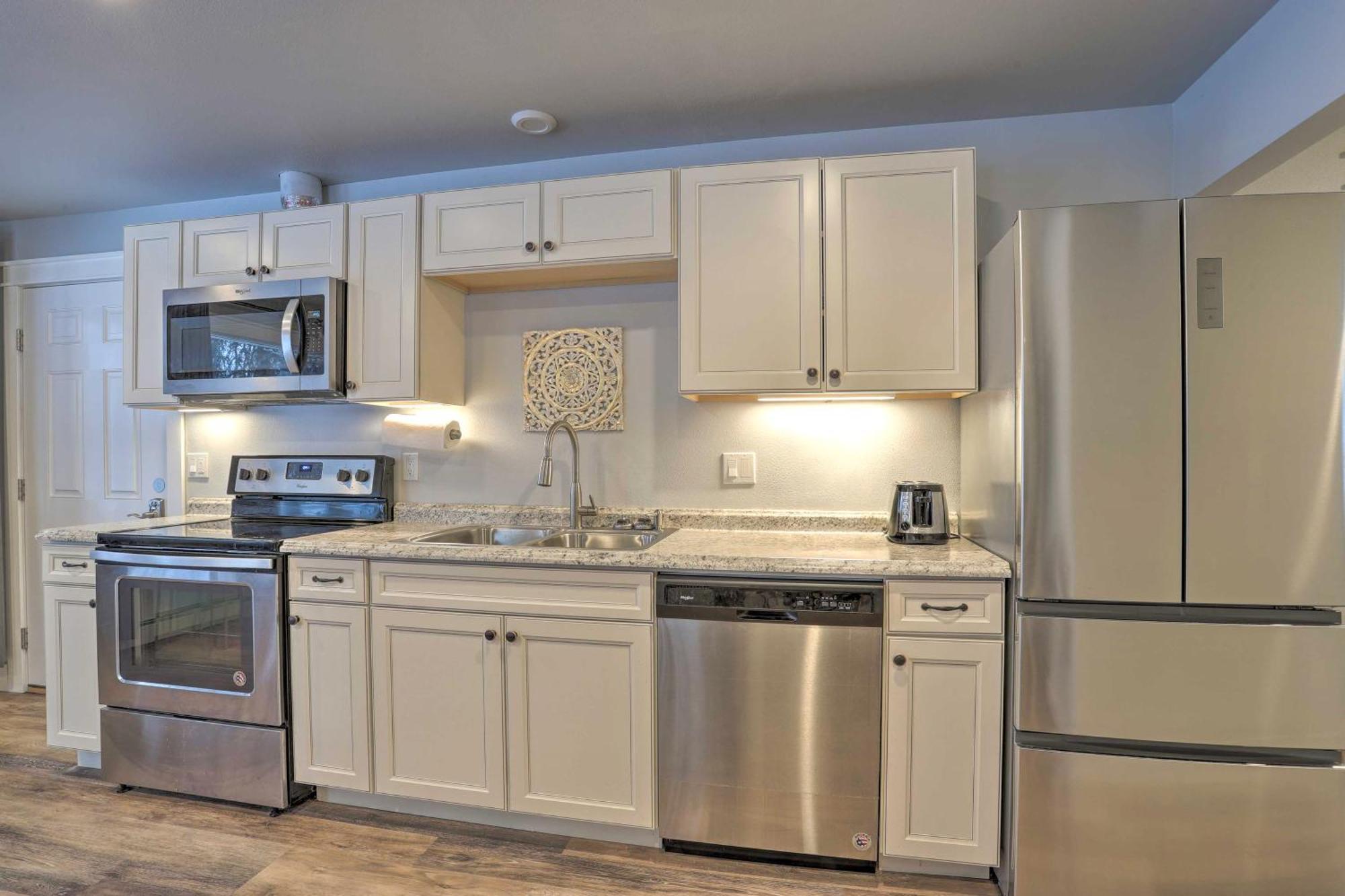 Modern Anchorage Getaway, Steps From Coastal Trail Apartment Exterior photo