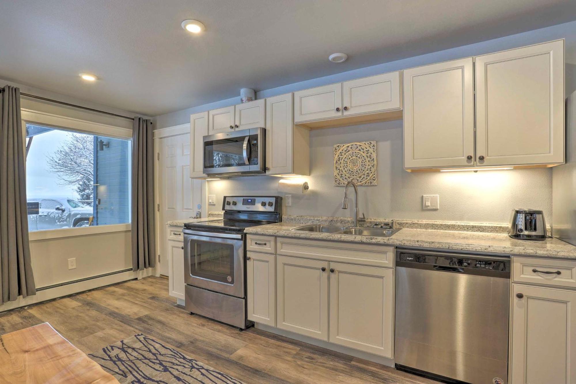 Modern Anchorage Getaway, Steps From Coastal Trail Apartment Exterior photo